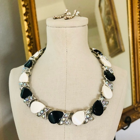 Vintage Thermoset Necklace & Rhinestone Earrings - Picture 14 of 15